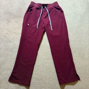 FIGS Women’s Kade Scrub Cargo Pants Small Long (29" Inseam) Burgundy